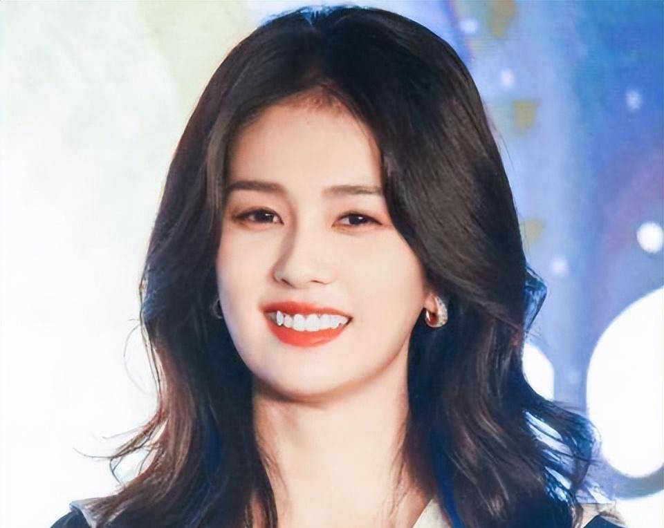 烤瓷牙统治了半个娱乐圈,这些明星牙齿有缺陷却坚决不整,太难得