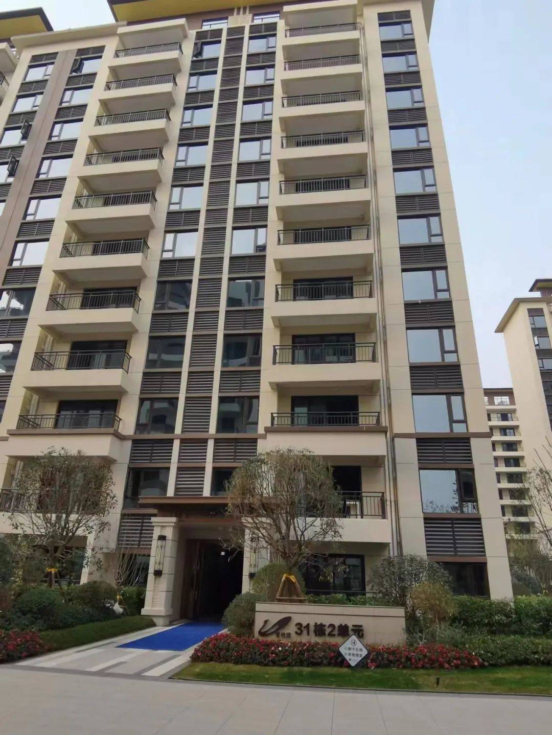 南充嘉陵区碧桂园天樾小区房屋出现多处贯穿性裂缝,最长达4米…_问题