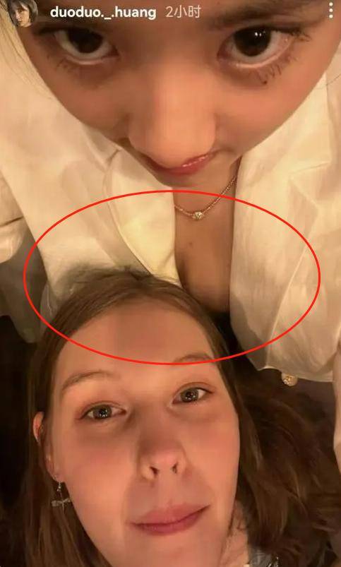 黄多多玩睡衣派对,16岁穿低胸衣,化浓妆,俯拍秀身材被指擦边_黄磊