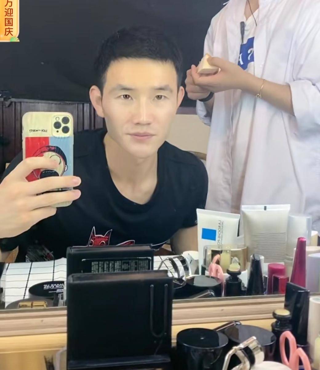 胖墩扮演者杜雨结婚,从昔日童星成为路人 嘎子贡献却不见张一山_张嘎