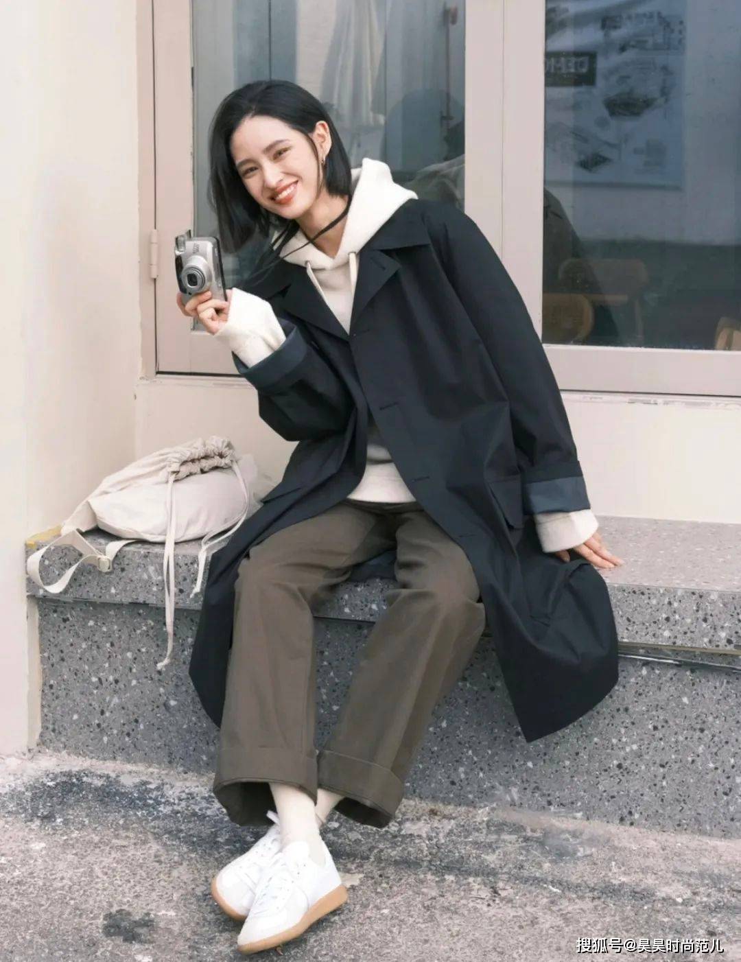 初春时节,卫衣外套的4种时尚穿搭组合,简单洋气又时髦