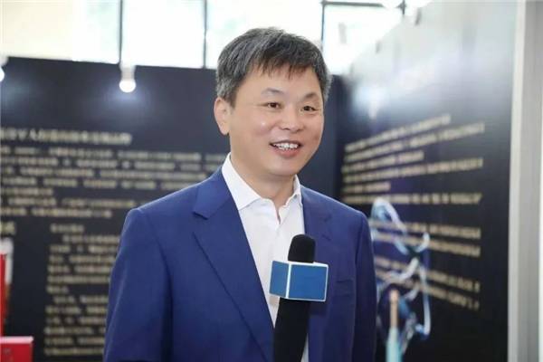 海银董事长韩宏伟荣获上海民建优秀企业家称号