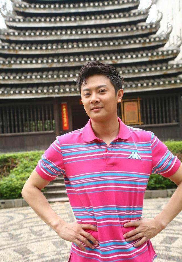 印小天从小很优秀,16岁就考进了中戏,是中戏表演系历史上最小年龄的