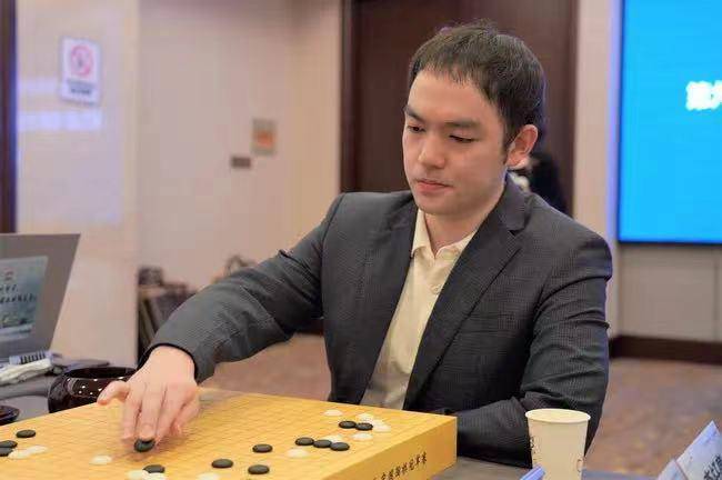 6日围棋赛事 杨鼎新力克柯洁 李轩豪胜出 唐韦星不敌金志锡