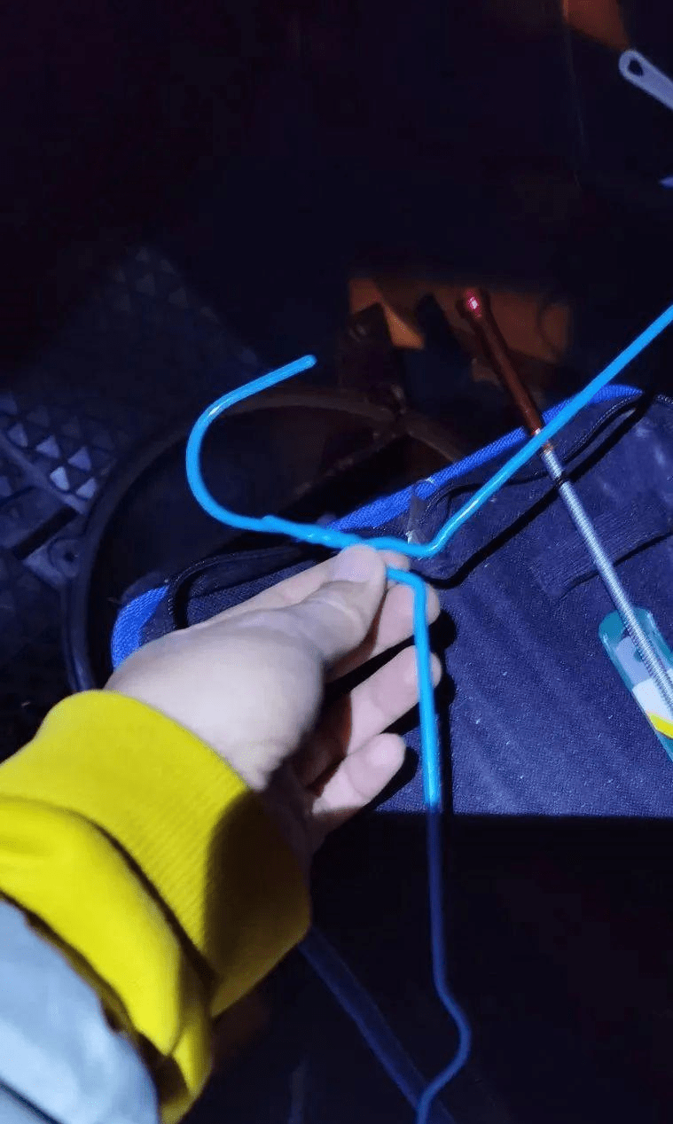 计划直接从rns510背后取音源,这个当时想过拆门板,从门板喇叭上取电