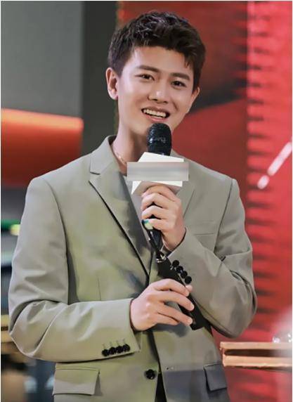 任嘉伦古装剃发帅若两人,程潇却秃到没刘海不行_因为_网友_时候