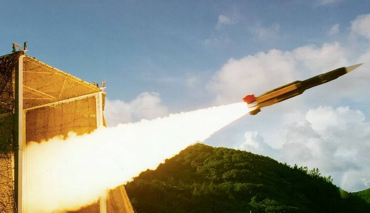 台军方试射导弹,并加大量产,岛内网友给出了"善意提醒"