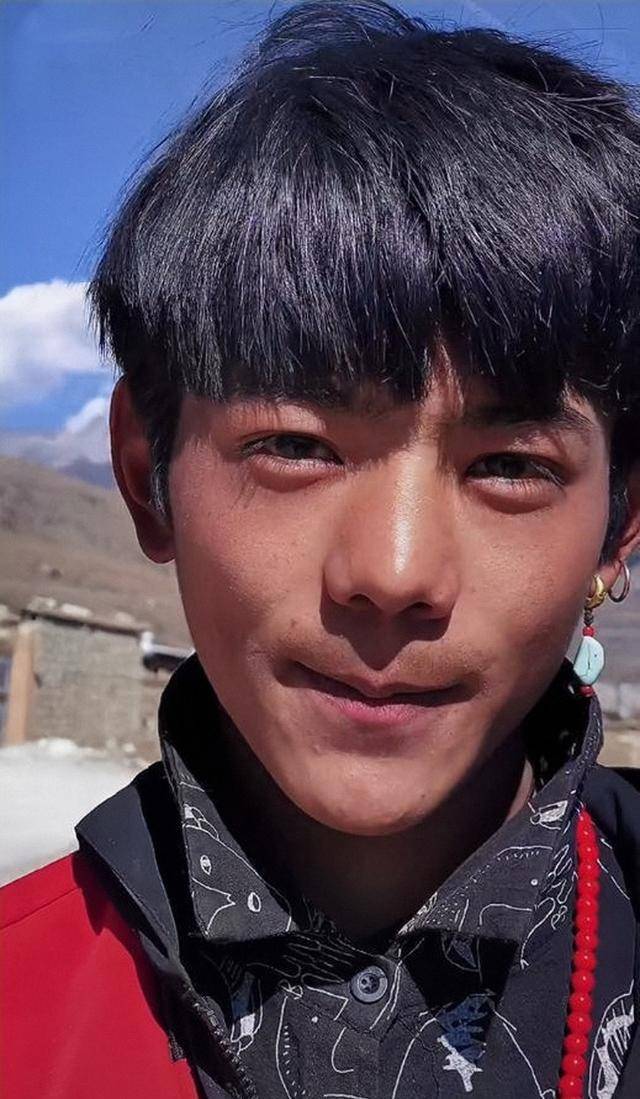 丁真登上日本电视台和网站头条:因太帅而成为观光大使_自然_帅哥_网友