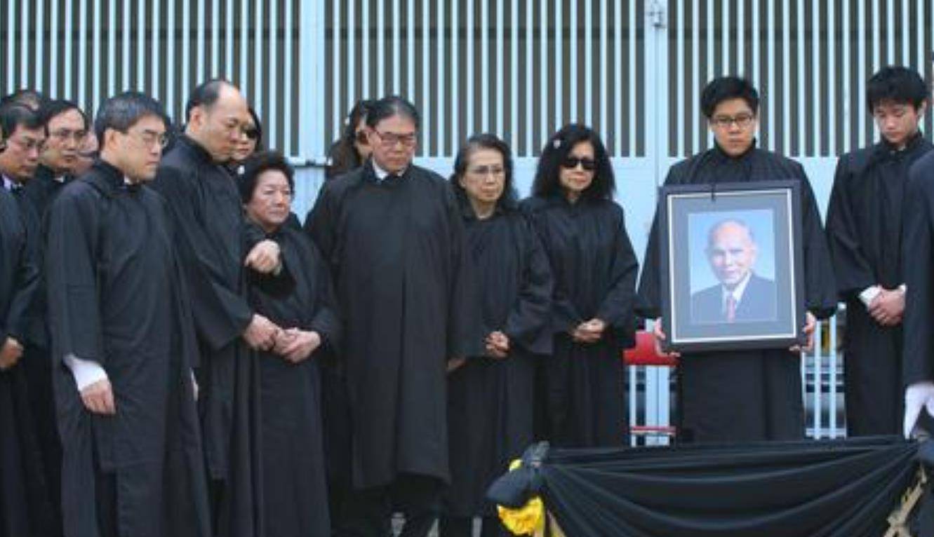2006年霍英东去世,何鸿燊李嘉诚为其扶灵,他为何能享有国葬待遇_香港