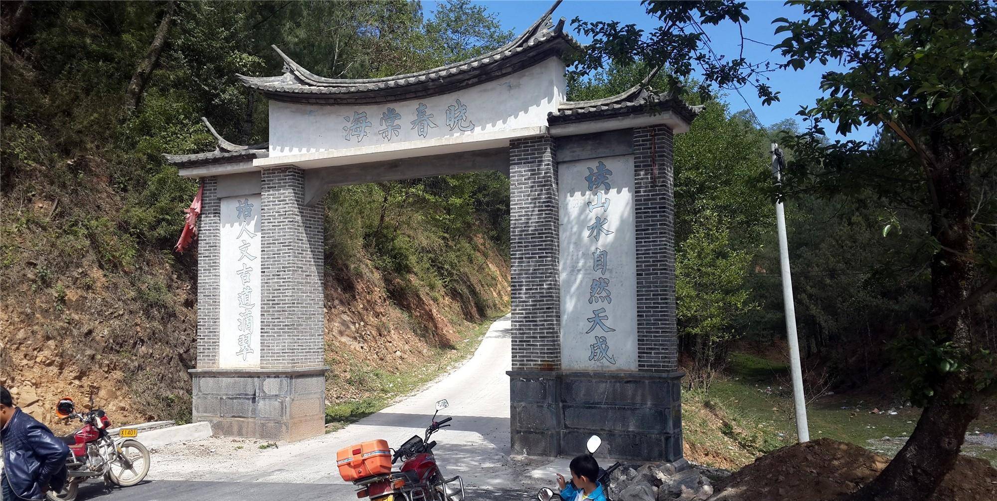 百年古桥—霁虹桥,是在水寨乡附近的澜沧江上,保山到水寨有农村客运