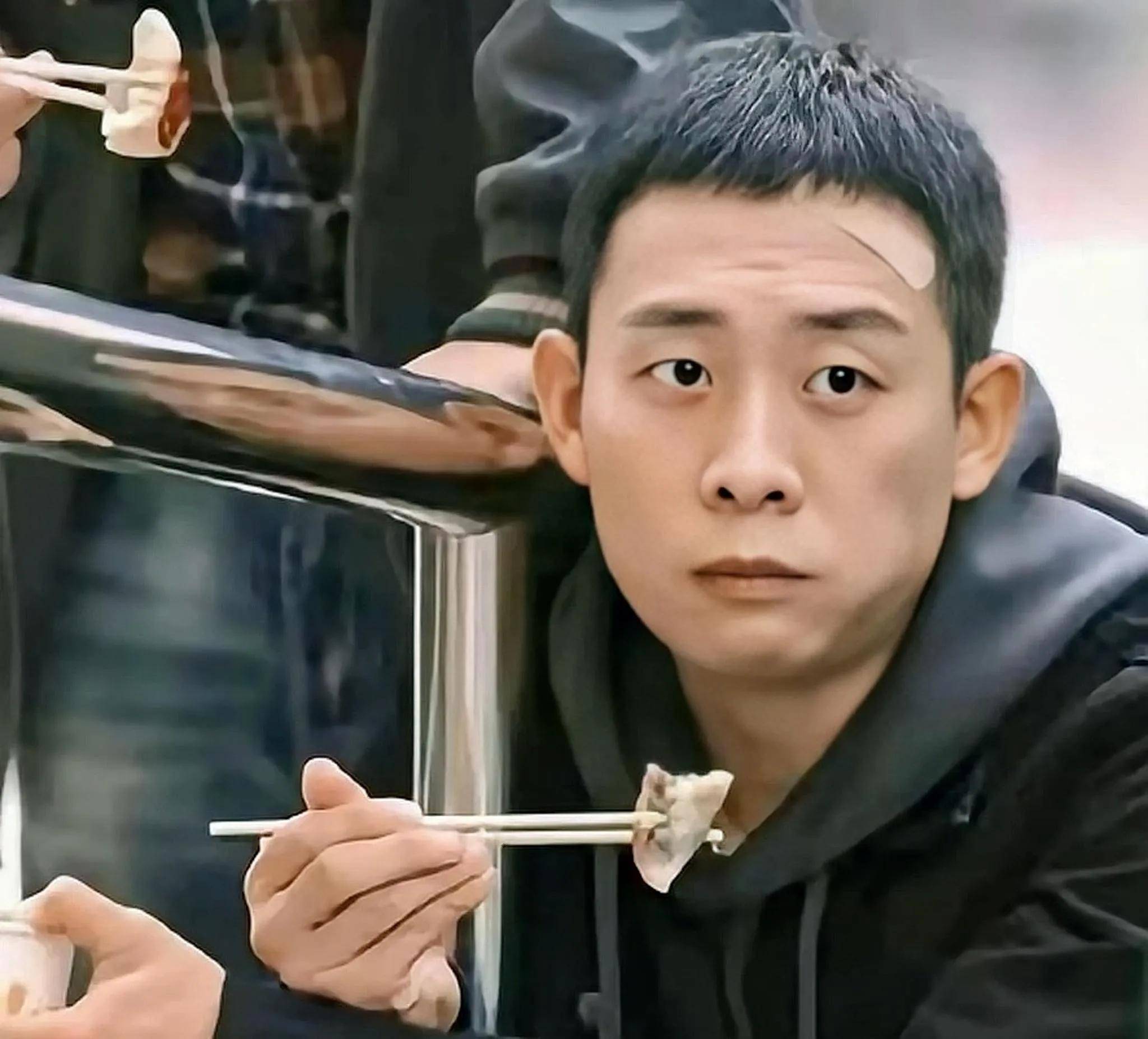 曝张译出演《狂飙》个人片酬3000万,张颂文领30万,这是啥情况?