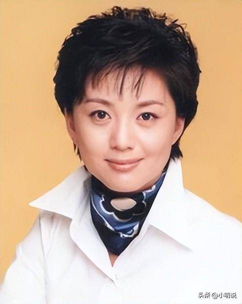 主持人海霞:丈夫清华教授,51岁素颜沧桑,网友直呼"老太多了"