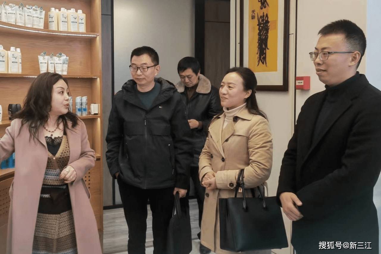 民盟宜宾市南溪区支部赴成都考察学习_教育_爱心_企业