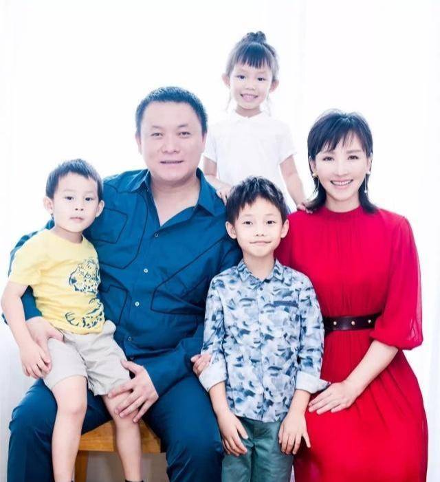 "桂花"岳丽娜:住地下室,裸婚,连生三胎,如今她赢了_郭靖宇_母亲_弟弟