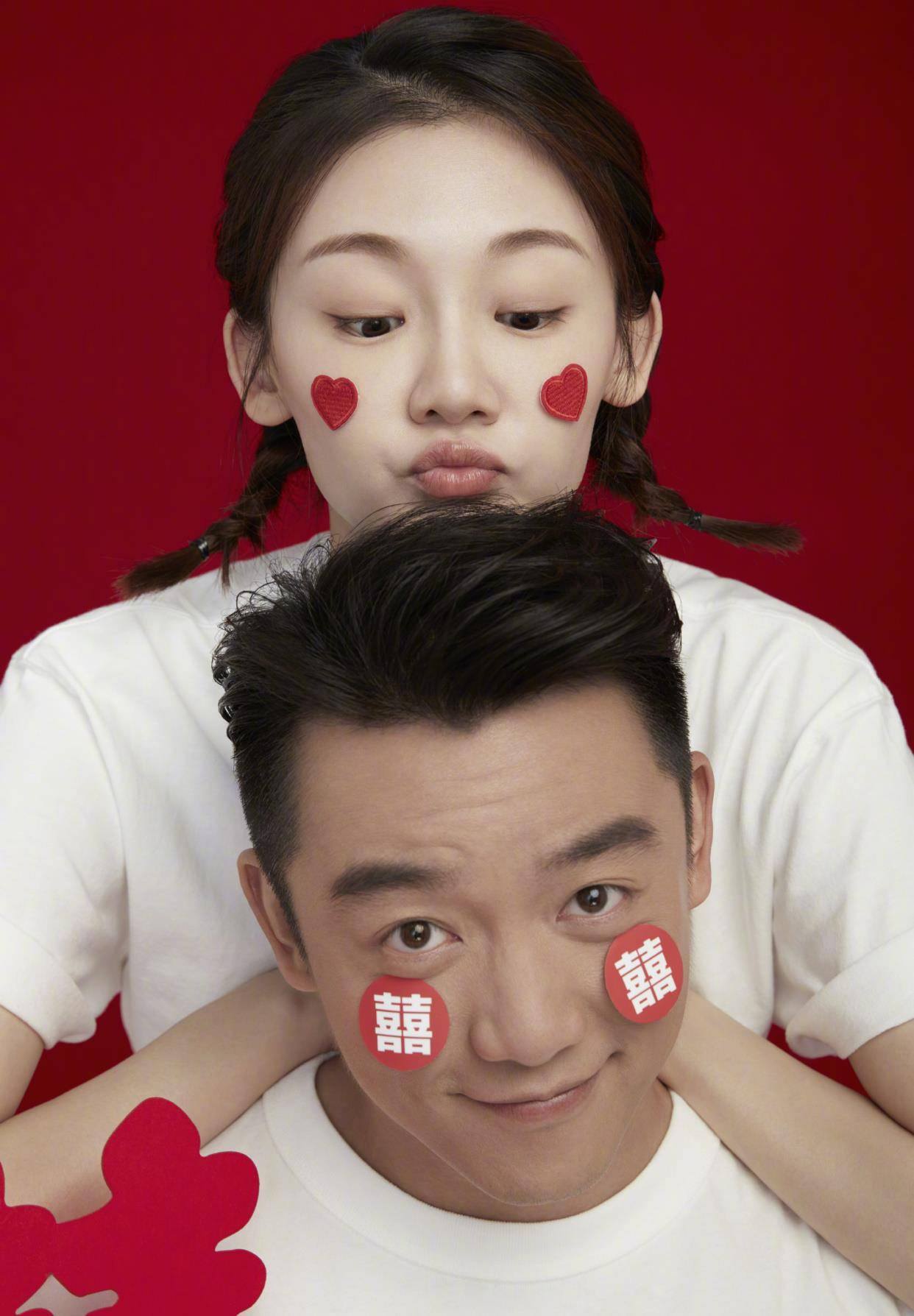 郑恺苗苗官宣结婚,晒白衬衫t恤合照惊呆网友:究竟是谁怀孕了?