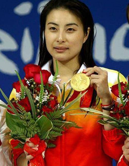 郭晶晶退役,所有人都以为她会回家享受豪门生活,她想给更多的年轻运动