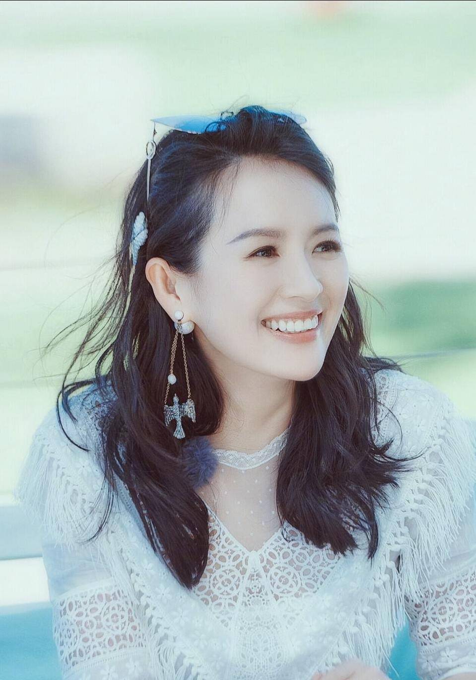 这4位女明星,出道长相甜美,年龄越大面相越刻薄,原因令人深思_黄圣依