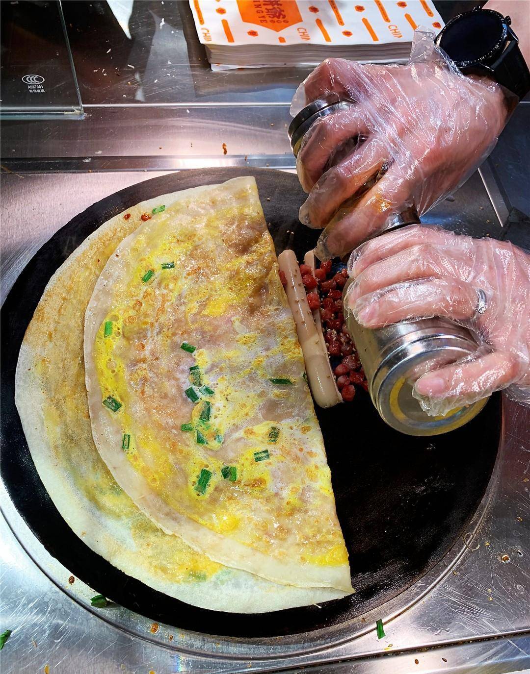 煎饼侠大鹏吃过的老通化鸡蛋饼你吃没吃过?就在长春重庆路活力城