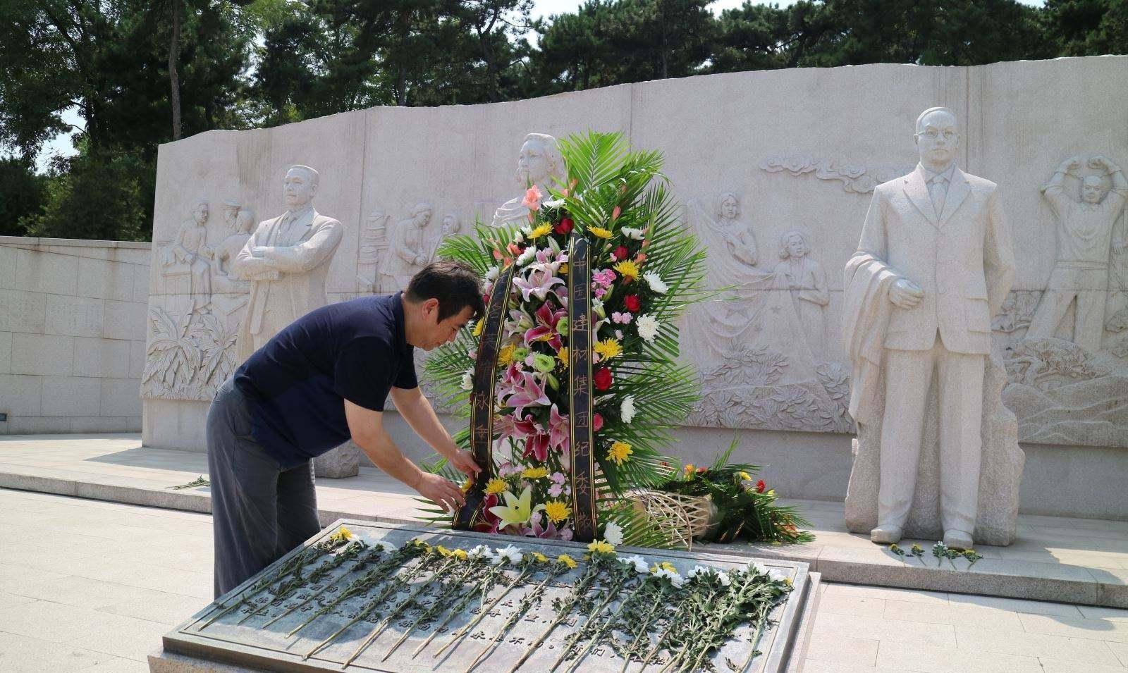 她出生豪門卻為革命吃盡苦頭,壯烈犧牲60年後,骨灰移放八寶山_朱楓