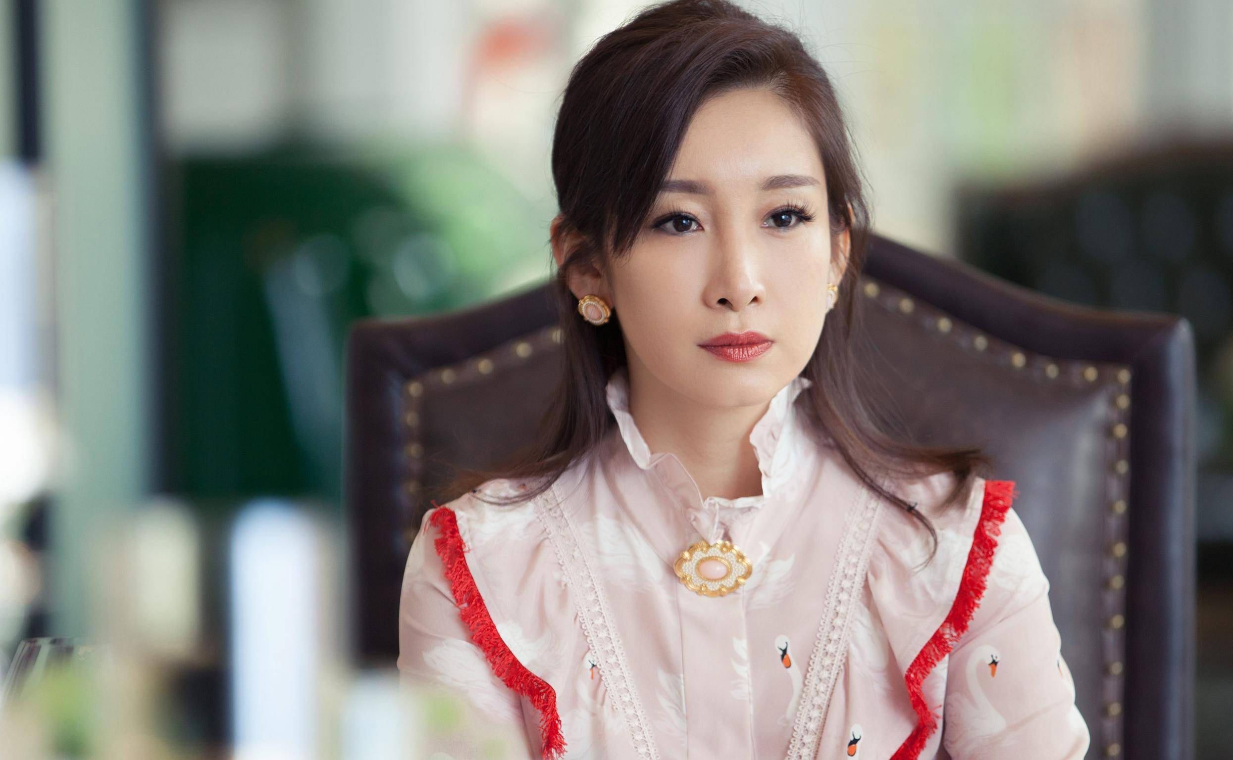 秦海璐不再隐忍,揭露富婆李湘的真面目,奢侈生活全靠前夫接济?