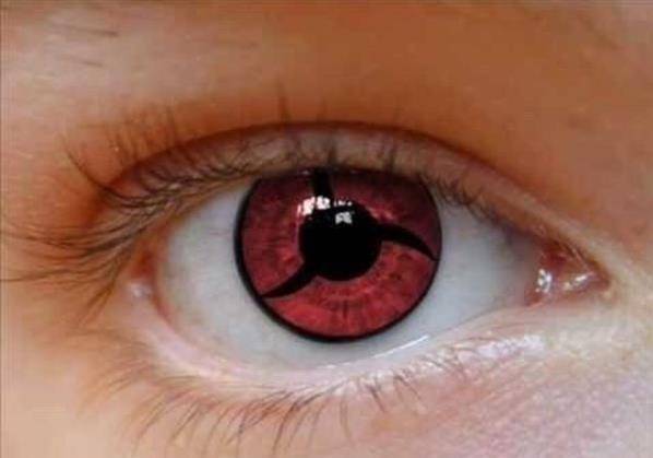 他的万花筒血轮眼被称为最好看的瞳术,配上熏黑的真人眼睛十分霸气