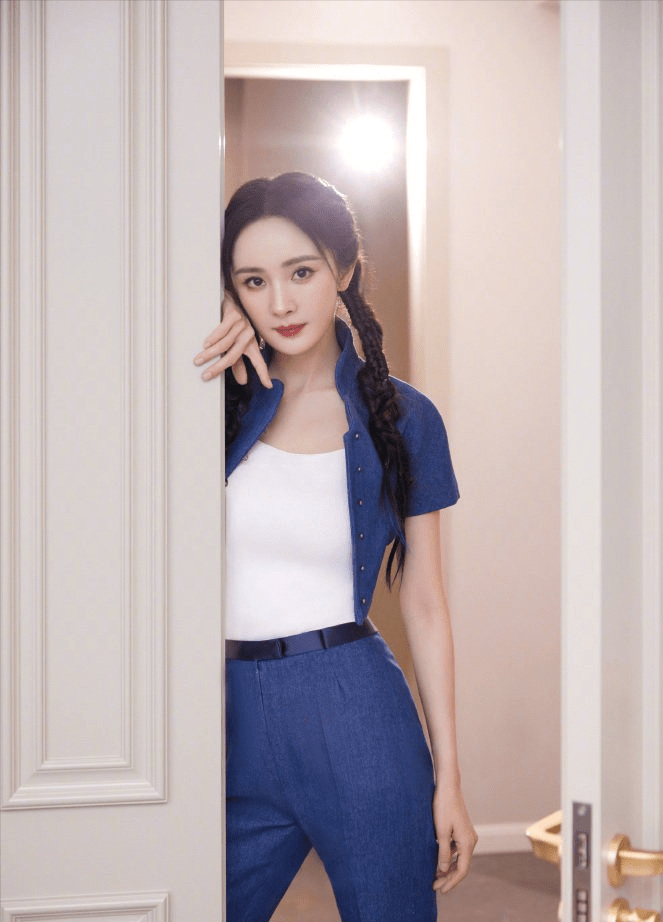 杨幂真是可以又纯又欲!