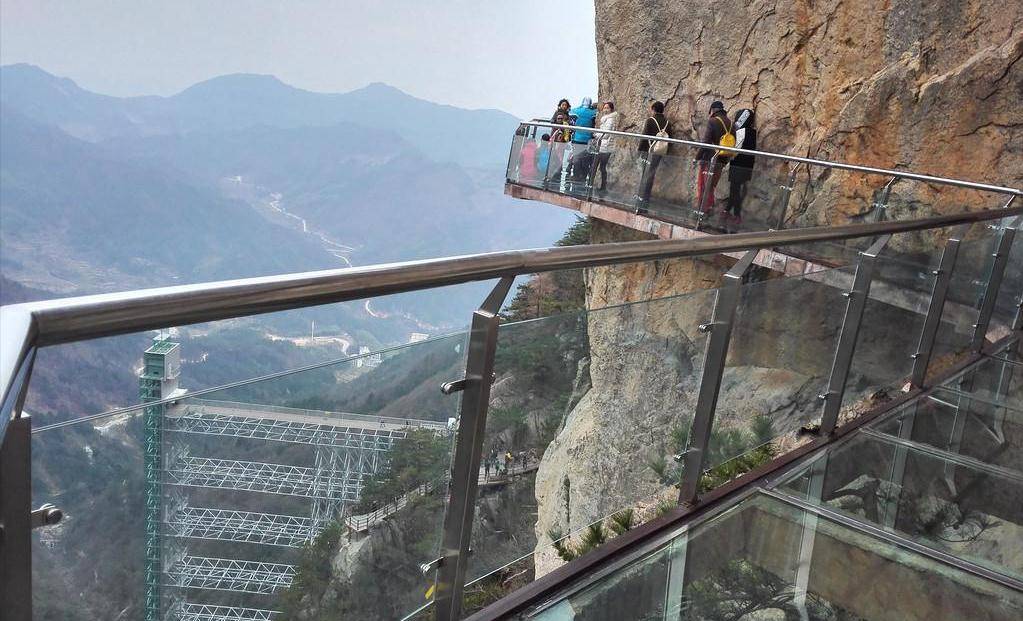 登主峰环视天下,走玻璃桥,穿越云海_瀑布_景区_溪流