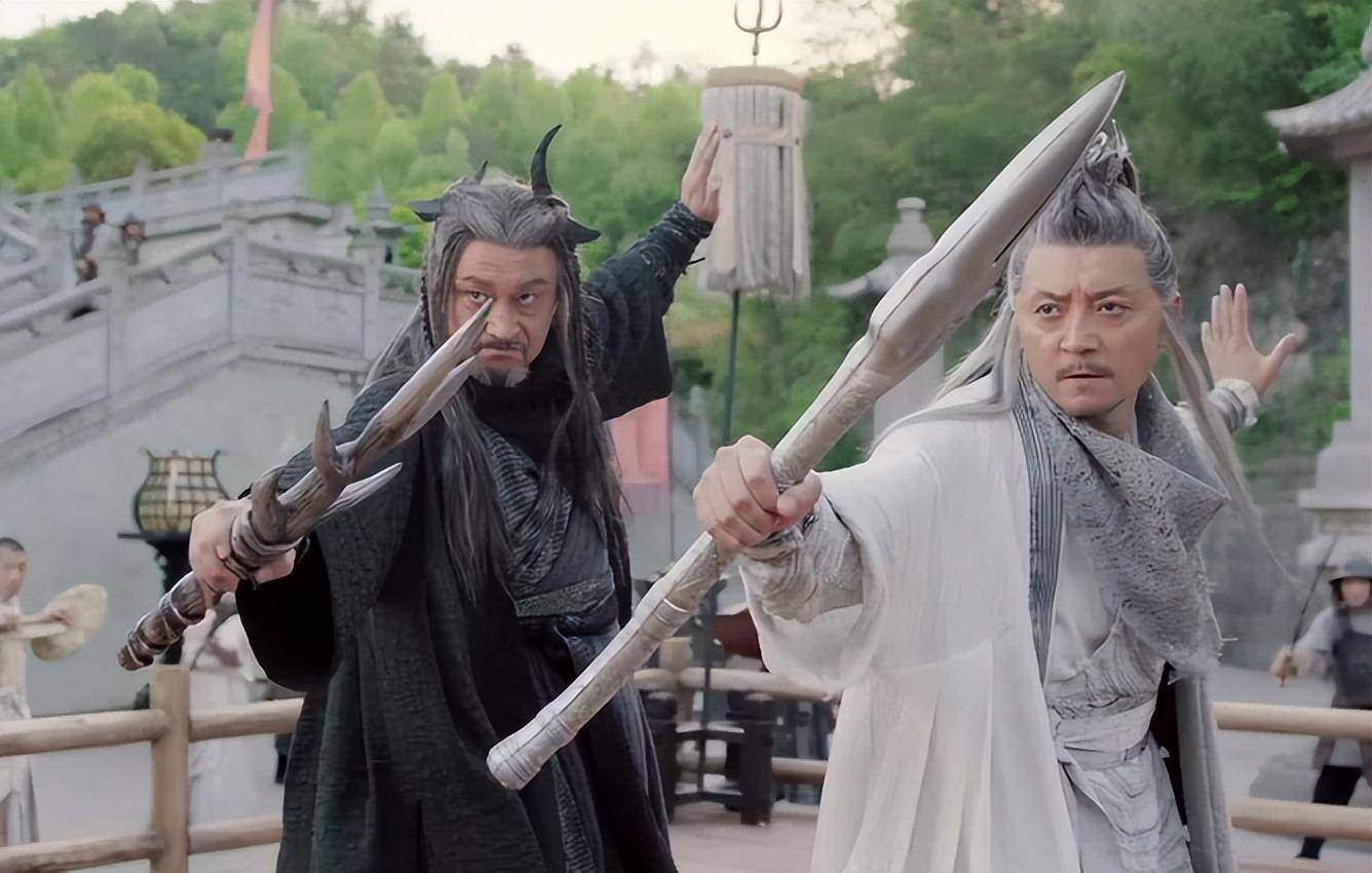 但百损道人却留下两个徒弟,一个叫做鹿杖客,另一个唤作鹤笔翁,二人合