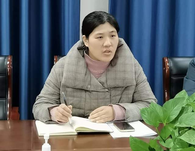 刘春玲公布了新学期教师读书,读刊的工作方案,部署了本学期教师主题共