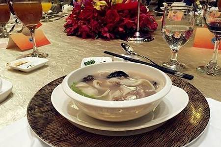 选一个最能代表河南的食物，首先你会想到什么？不出意外就是烩面(图4)