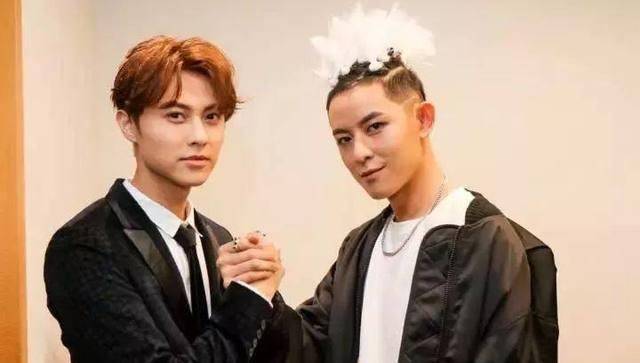 敖犬王子大玩亲亲上演公主抱_棒棒堂_小杰_娱乐