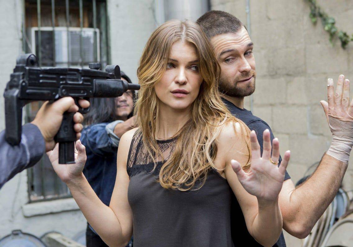 "黄暴"美剧《黑吃黑》十大"战斗名场面"_莉莉西蒙斯_角色_剧中