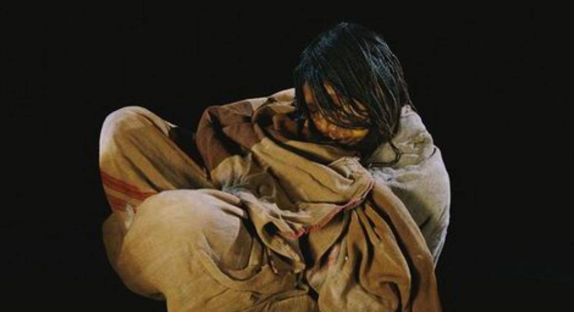 6700米山顶惊现14岁冰冻少女,历经500年后,尸体为何没腐烂?