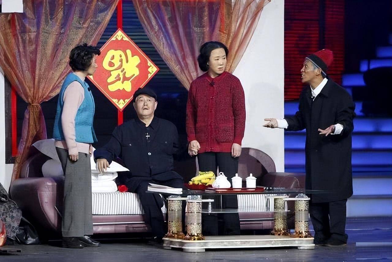 章子怡给赵本山拜年,满脸通红醉意明显,穿着打扮引发争议_电影_三亚