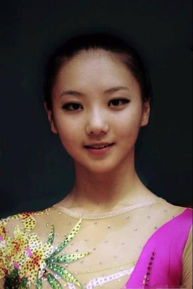 杨鸣初恋女友窦宝宝和太太唐佳良,谁更有气质?_时期_球员_自然