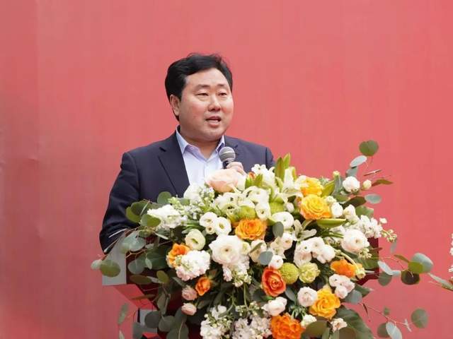 驻马店市邮政分公司党委书记,总经理张世俊在致辞中表示:"驻马店邮政