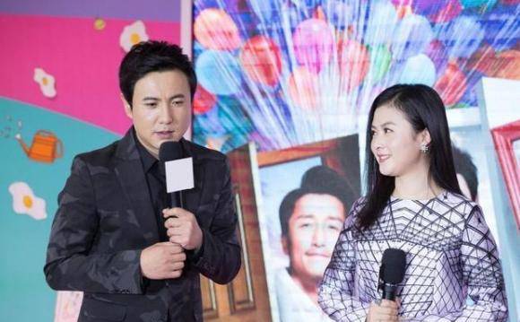 沈腾在会所与美女打暗号,清晨离开忙检查衣服,妻子产后发福严重_王琦