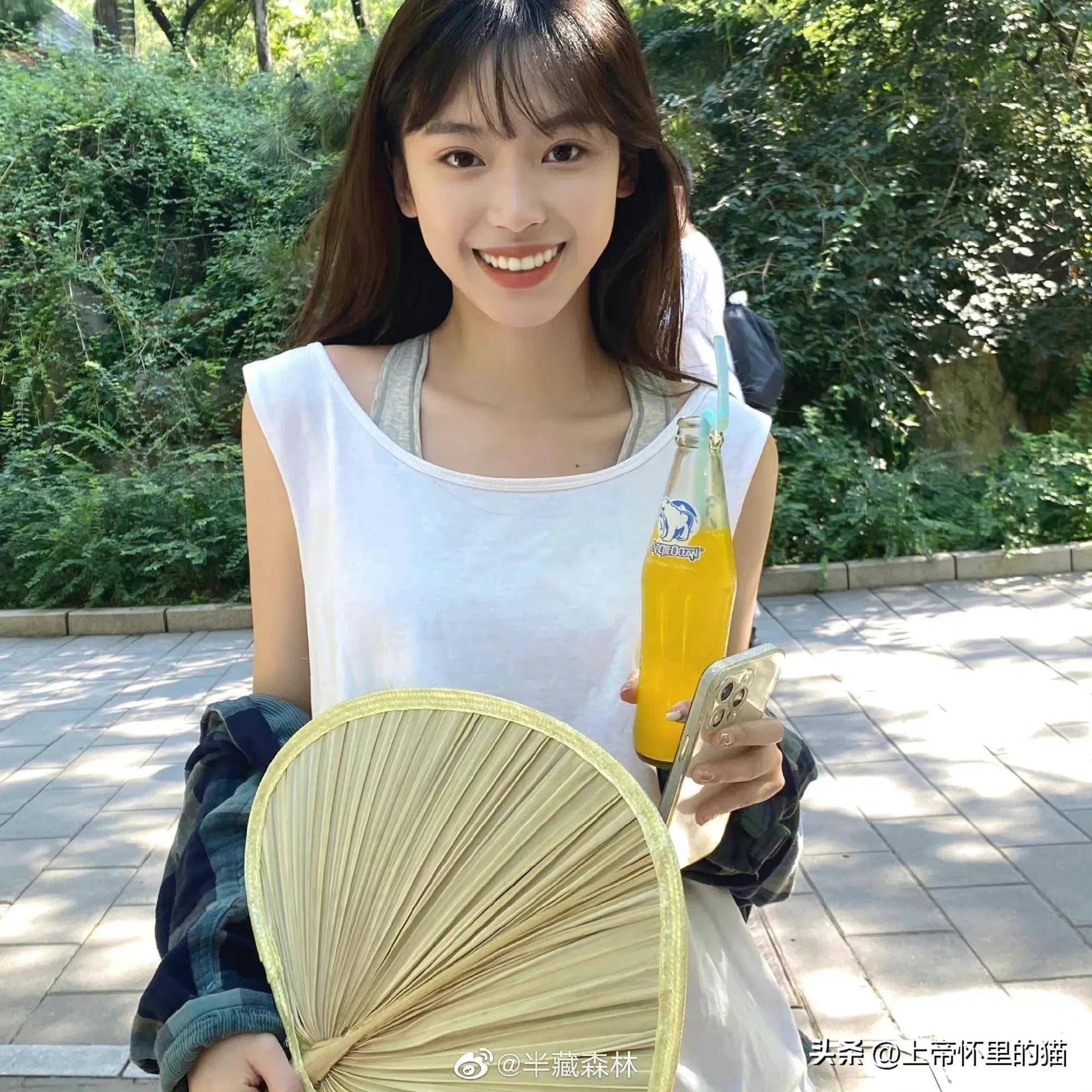 半藏森林和任胤蓬疑似在恋爱?真的没男人能拒绝她的长相吗?