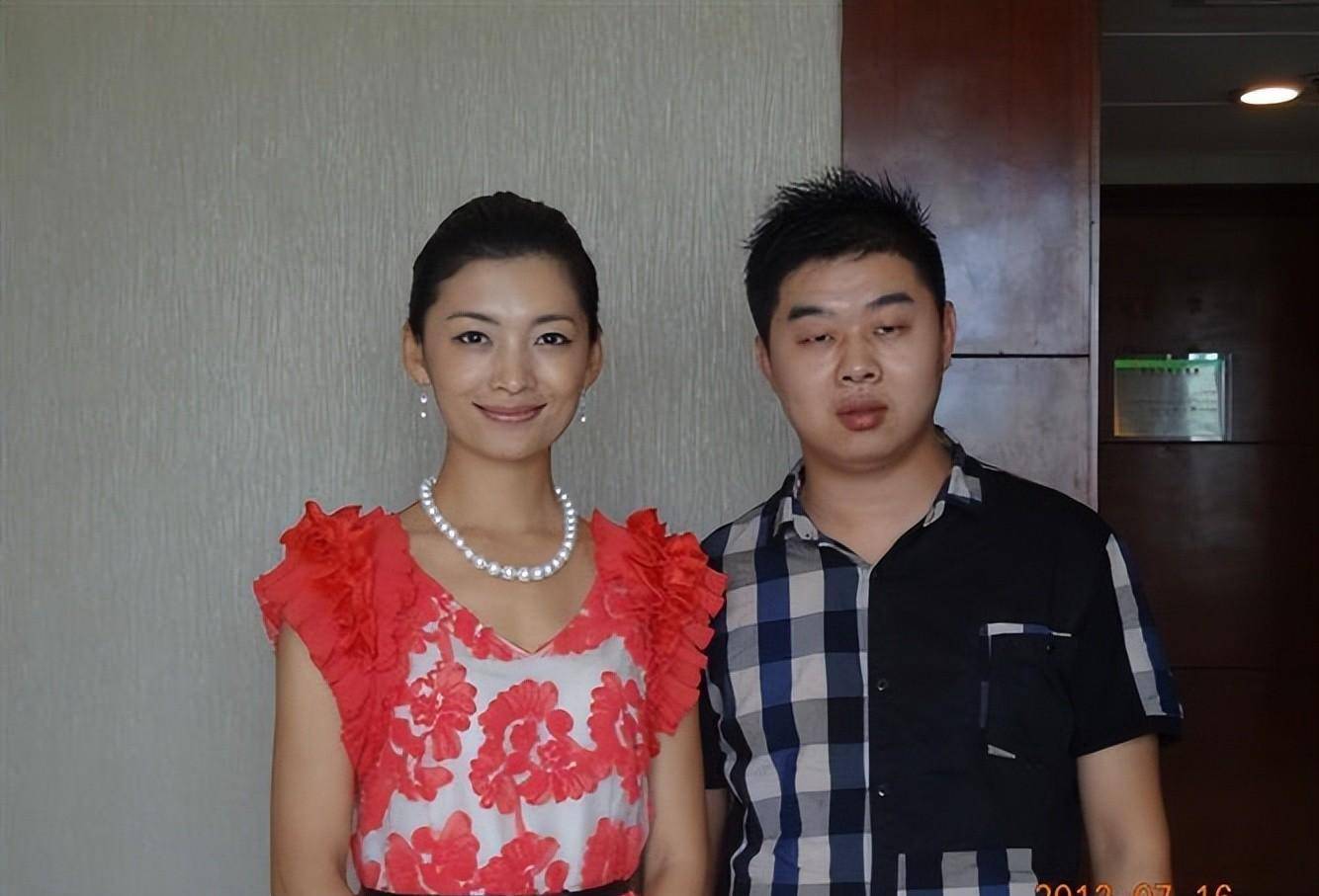 安徽卫视马滢近照,身材颜值,都挺好,网友:比周群漂亮,哈哈哈_马颖