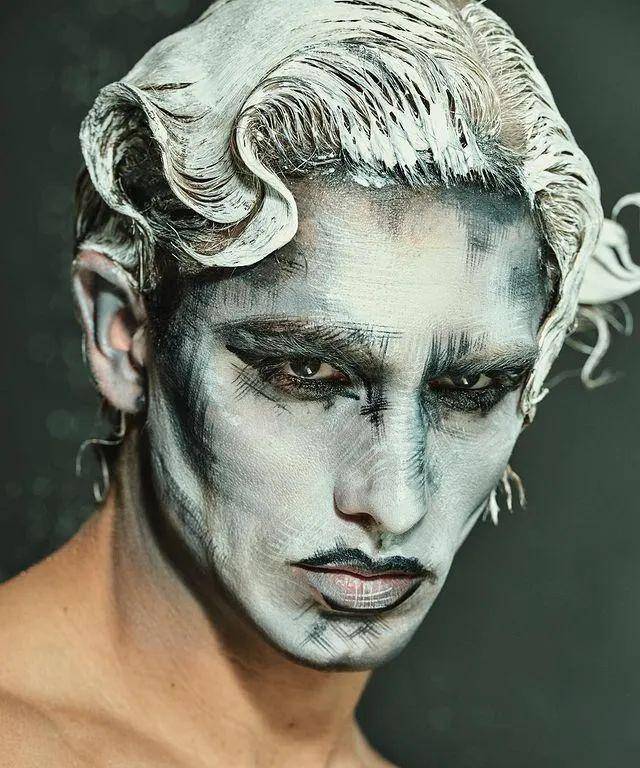 他首次获得意大利时尚圈的肯定,成为阿玛尼男模面孔_yates_james_外形