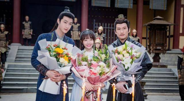 《剑王朝》,《蜀山战纪》等电影,美术指导郭少强曾参与《食神》