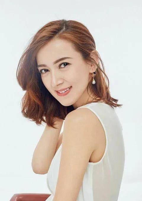 央视主持人尼格买提十年婚姻，终以离婚收场，只是因为膝下无子？_小尼_帕夏古丽·都鲁_中央电视台