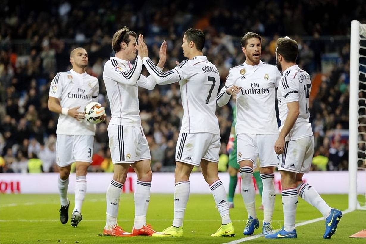 皇马本赛季状态火热,近三场比赛狂轰13球,展现出了皇马恐怖的进攻能力