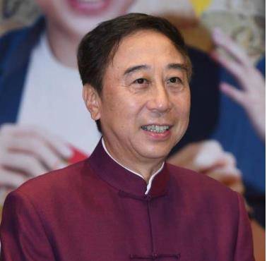 冯巩被敲诈,还声明自己和他有不正当关系,老婆的做法让人称赞_张梦