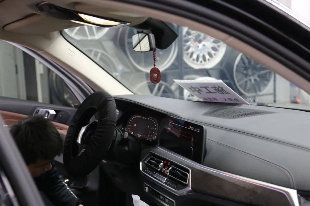 宝马x5升级hud抬头显示 acc自适应巡航 发光盖板_搜狐汽车_搜狐网