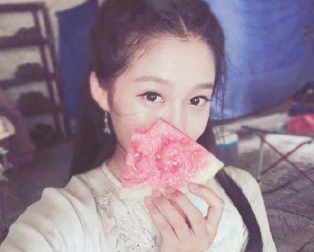 这方面,知名的女艺人就更多了,比如古力娜扎,郑爽,杨紫,周冬雨等众多