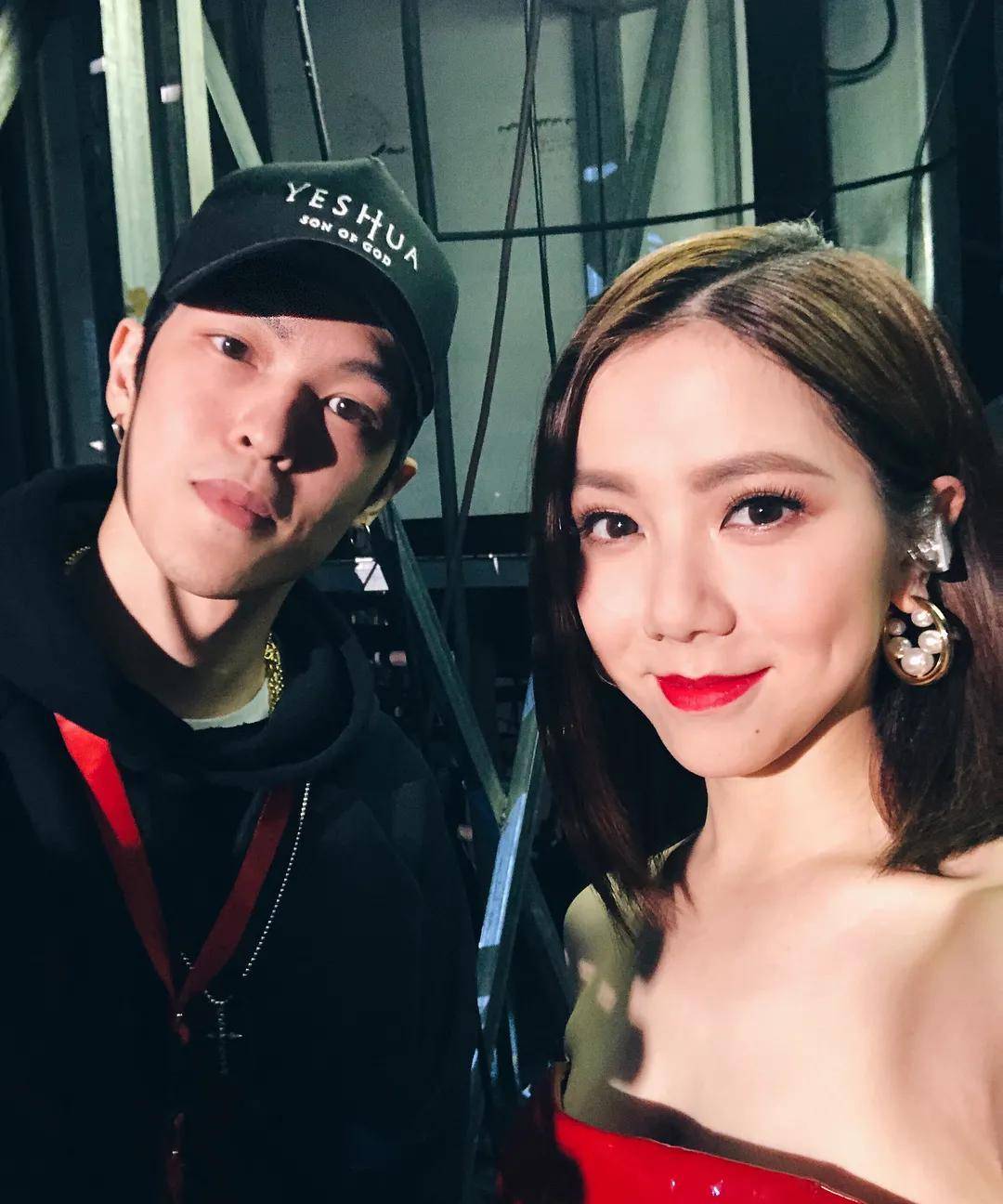 邓紫棋男友暖男人设崩塌!被爆不仅吃软饭还曾入狱?_mark_魏俊杰_因为