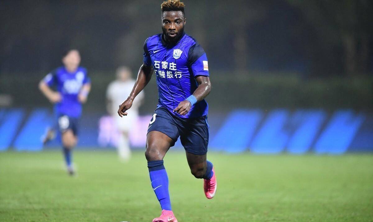 沧州外援奥斯卡主罚点球跑一半竟没完成射门 结果被判违例_比赛_张雷