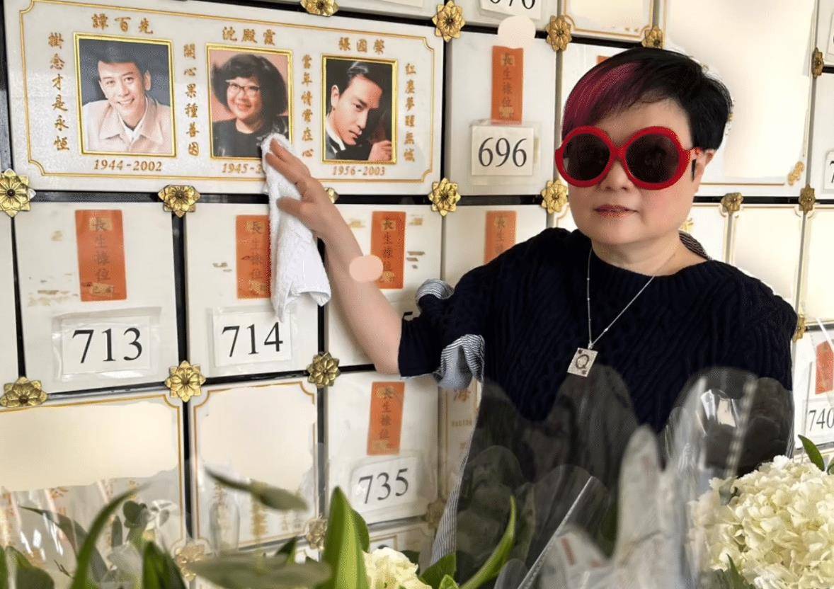 沈殿霞去世15周年,好友陈淑芬清扫灵位,顺带祭拜张国荣和罗文_张学友