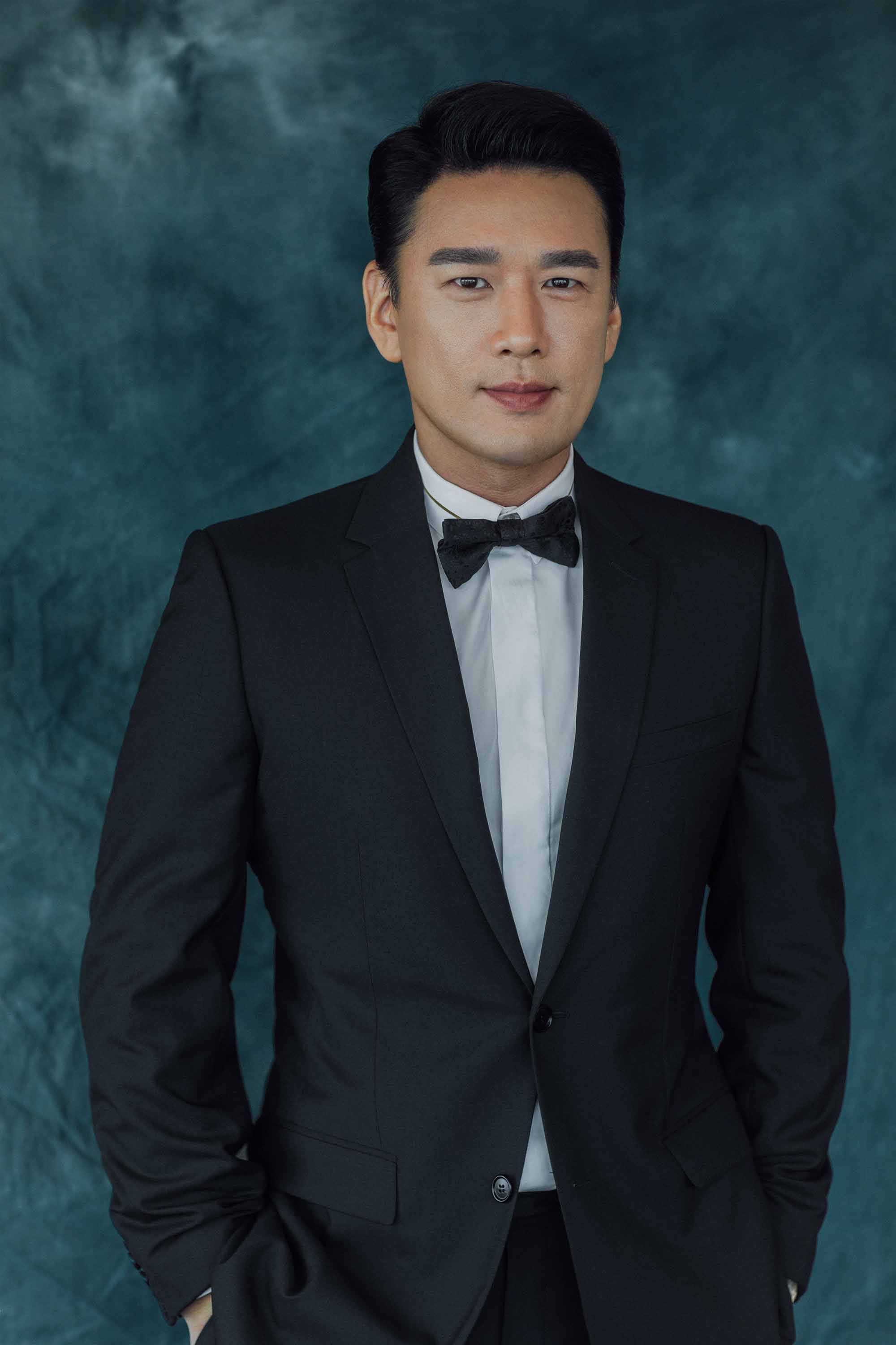 男星的西装照,哪个荷尔蒙爆棚?_男人_宋亚轩_姐姐